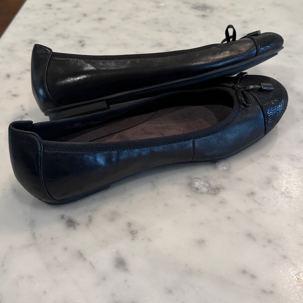 Vionic Elegant Black Ballet Flats - Picture 5 of 5
